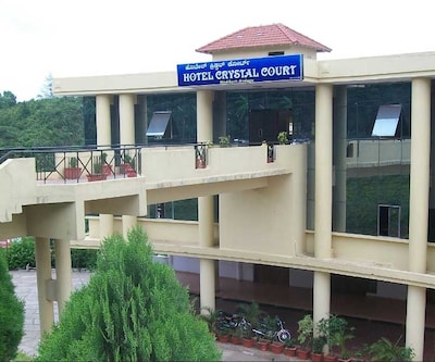 Hotel Crystal Court